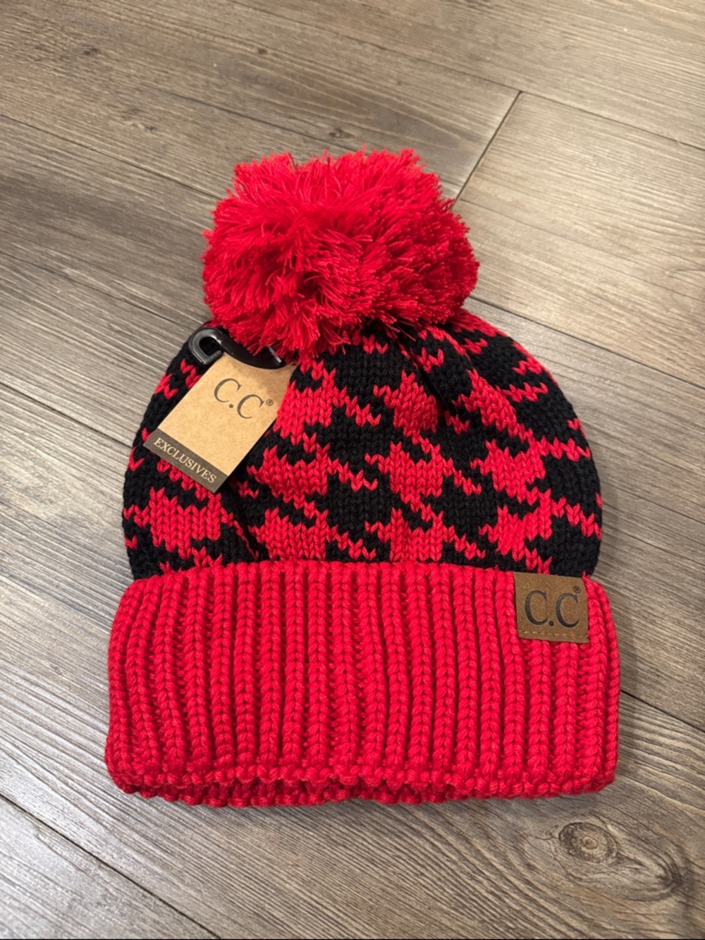 🆕 C.C Exclusive Red & Black Pom Pom Knit Hat. NWT!🎉